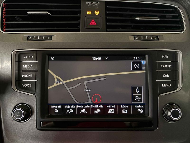 Volkswagen Golf (2015) 1.6TDi, 1.maj, AC, navi - fotka 11 z 15