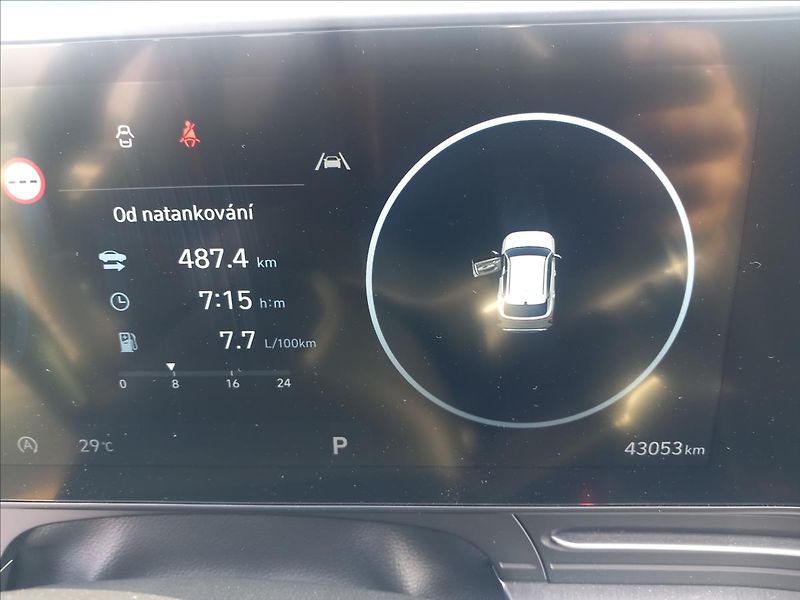 Hyundai Kona 1,6 T-GDI SMART DCT 4x4 TECHN. - fotka 13 z 23