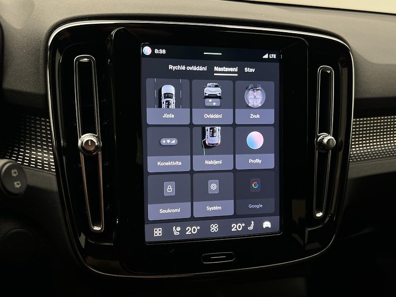 Volvo XC40 RECHARGE PLUS TWIN ENGINE AUT - fotka 33 z 43