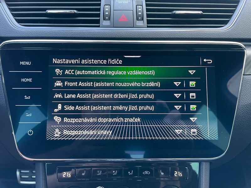 Škoda Superb (2022) SportLine 1.5TSI Webasto! 1.Ma - fotka 39 z 50