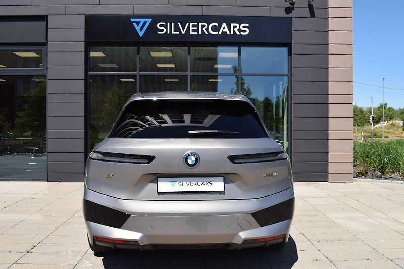 BMW iX (2024) iX40xD/pano/360 - fotka 36 z 46