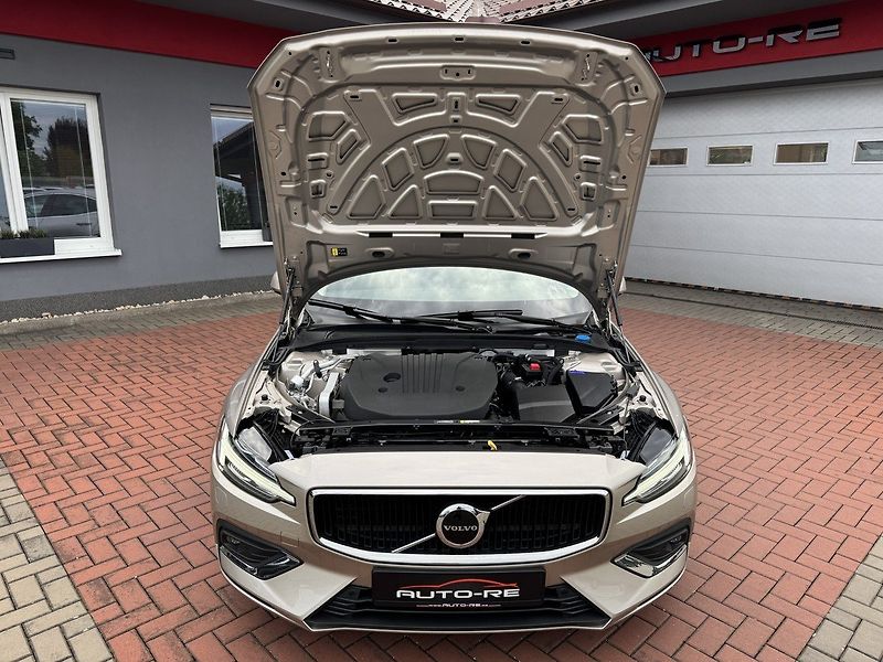 Volvo S60 (2024) 2.0i B4 Core Ad.LED Kamera - fotka 29 z 46