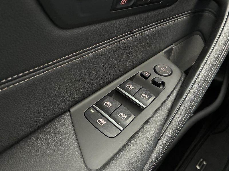BMW Řada 5 3,0 530d 210kW xD M-Paket DPH - fotka 17 z 33