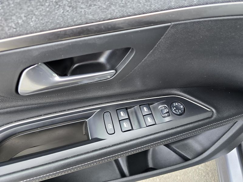 Peugeot 5008 1,5 HDI ALLURE 7-MÍST NAVI DPH - fotka 29 z 46