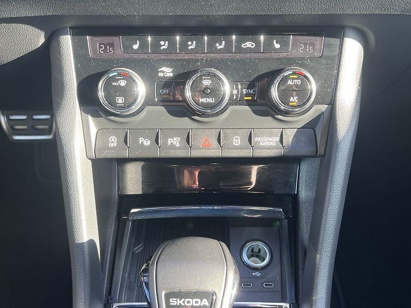 Škoda Karoq Sportline 1.5 TSI 110 kW - fotka 31 z 37
