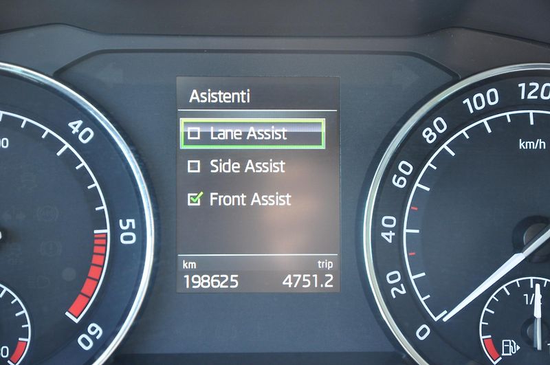 Škoda Superb III 2.0TDi 110kW KOMBI Ambitio - fotka 19 z 22
