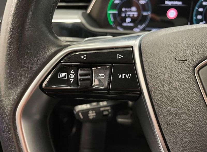 Audi Q8 e-tron 55 Q 360kam Pano Matrix Tažné - fotka 20 z 23