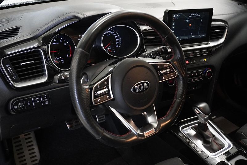 Kia ProCeed 1.6 T-GDI 150kW GT-LINE AUT - fotka 13 z 31