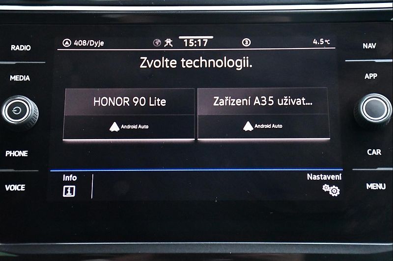 Volkswagen Tiguan 2.0TDi DSG NAVI TAŽNÉ ČR 1.M - fotka 31 z 41
