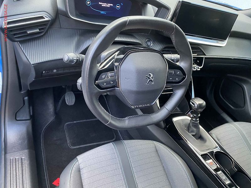Peugeot 2008 (2023) 1.2PT, Allure, navi, kamera - fotka 12 z 17