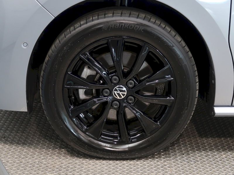 Volkswagen Multivan (2025) BULLI 1.5TSI PHEV 180KW 4M DSG - fotka 12 z 44