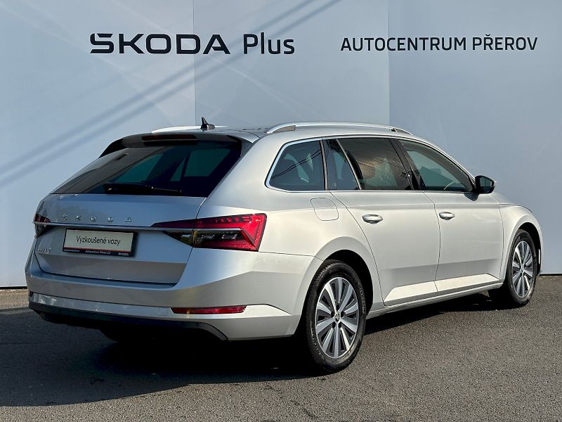 Škoda Superb (2023) 2.0 TDI 110kW DSG Style Plus M - fotka 2 z 35