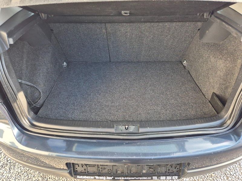 Volkswagen Golf (2005) 1.6 MPI Trend - fotka 14 z 30
