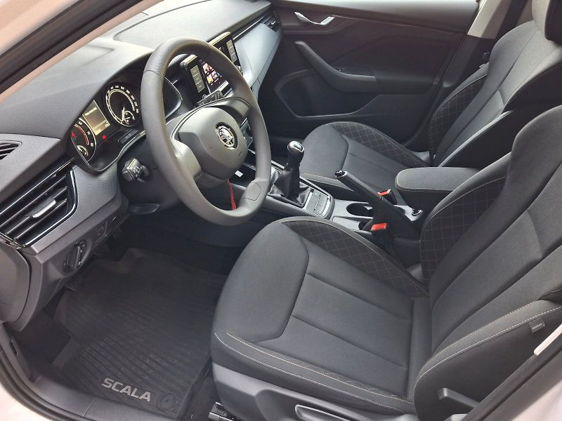 Škoda Scala (2022) Ambition 1,0TSi 70kW - fotka 6 z 27