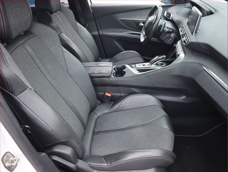 Peugeot 5008 (2018) GT Line 2.0 BlueHDi, Automat - fotka 9 z 23