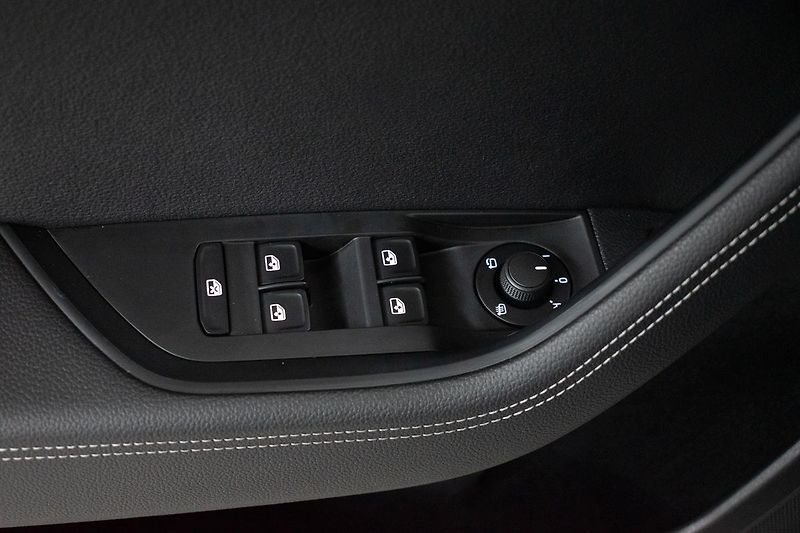 Škoda Superb 1.5 TSI STYLE*VIRTUAL*ČR 1.MAJ - fotka 16 z 43