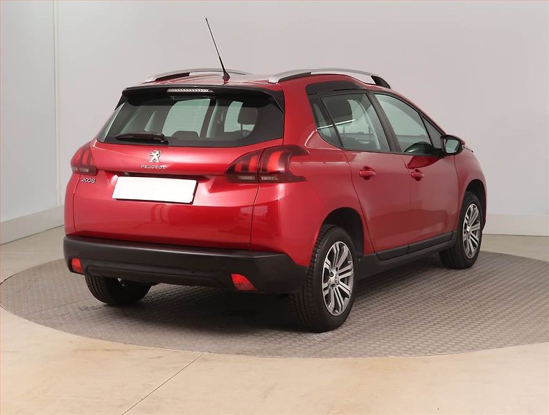 Peugeot 2008 (2018) 1.2 PureTech, ČR,1.maj - fotka 5 z 15
