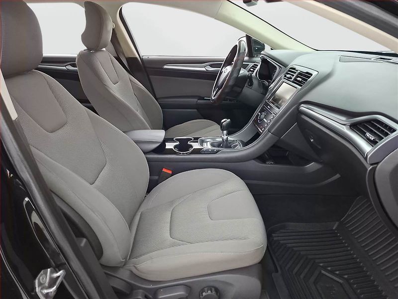Ford Mondeo (2015) 2.0 TDCI, Tempomat - fotka 9 z 20
