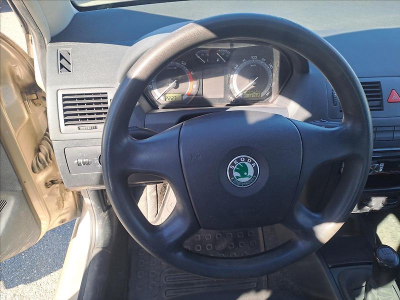 Škoda Fabia 1,2 i BEZ DOKLADŮ - fotka 8 z 10
