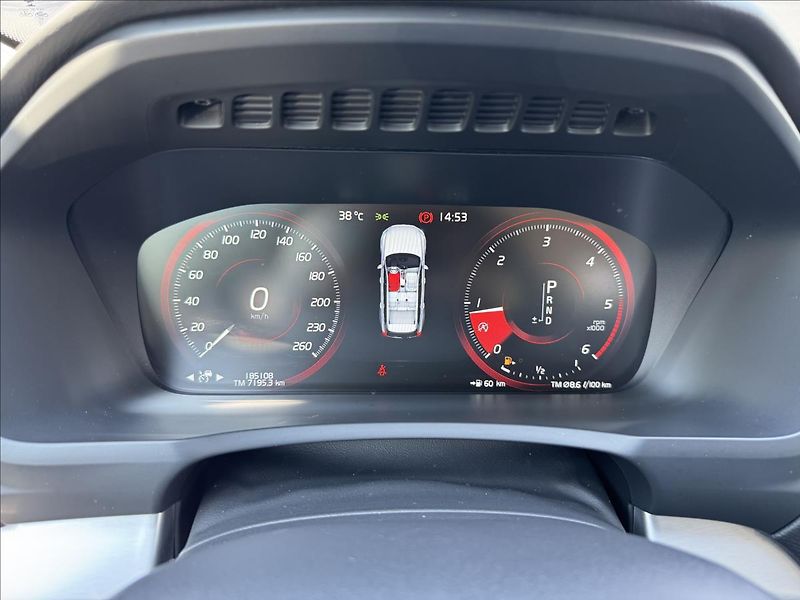 Volvo XC90 2,0 D5 AWD Momentum AT ČR - fotka 17 z 37