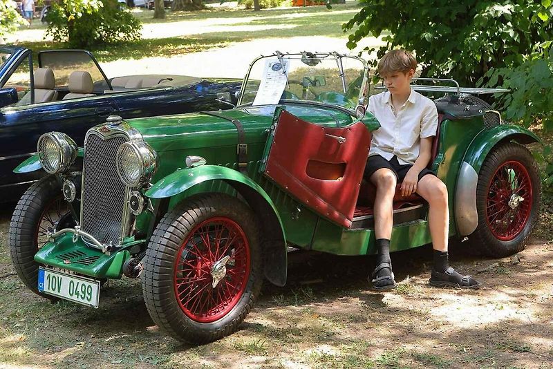 Veteránská Jízda Jiřího Kristiána Lobkowicze a výstava historických vozidel v Křimicích.
