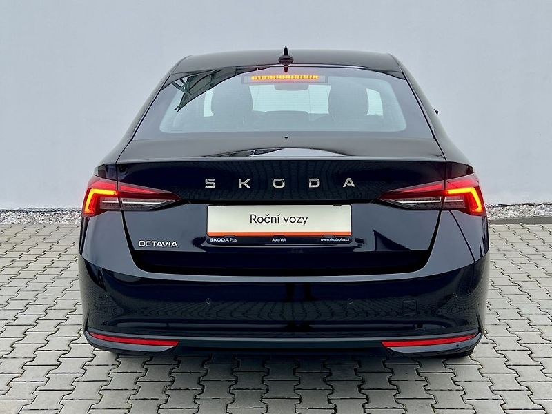 Škoda Octavia Selection 1.5 TSI 110 kW - fotka 10 z 35