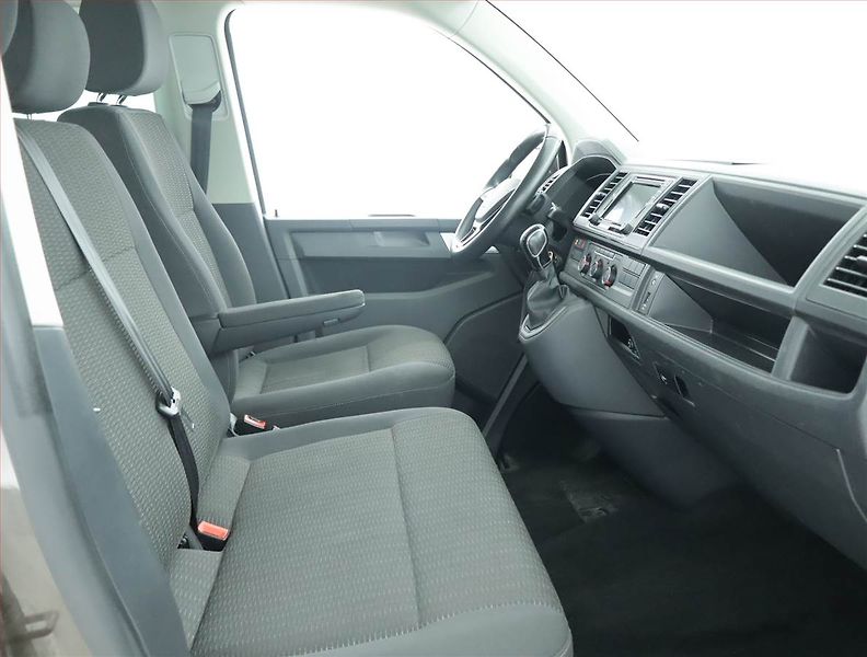 Volkswagen Caravelle (2018) Comfortline 2.0 TDI - fotka 9 z 19