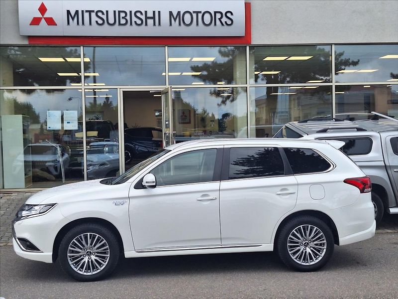 Mitsubishi Outlander 2,4 PHEV  Inform 4WD DPH - fotka 4 z 16