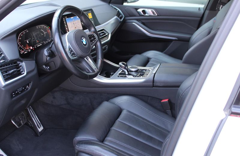 BMW X5 xDrive30d - fotka 10 z 24
