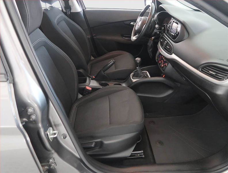 Fiat Tipo (2017) 1.4 16V, Serv.kniha, Navi - fotka 9 z 14