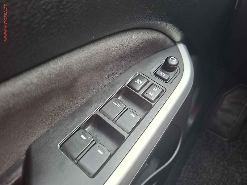 Suzuki Vitara (2016) 1.6DDIS 4x4, ČR, LED, navi - fotka 11 z 17