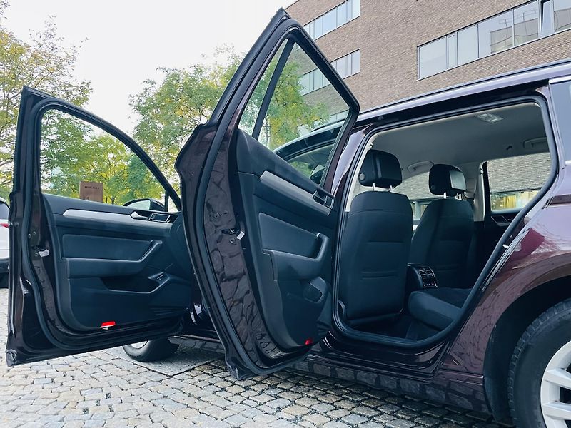 Volkswagen Passat 1.4TSI AUT TAŽNÉ SERVISKA LED - fotka 22 z 49