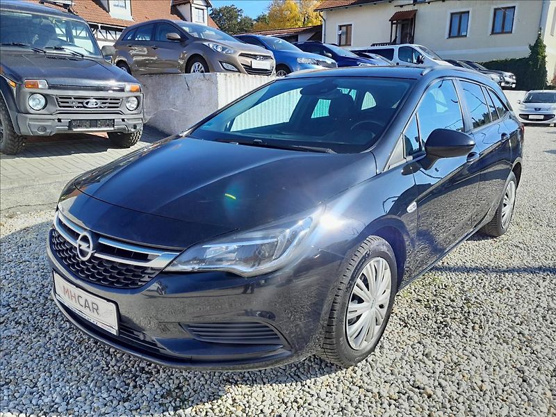 Opel Astra 1,6 CDTi 81kW - fotka 3 z 49