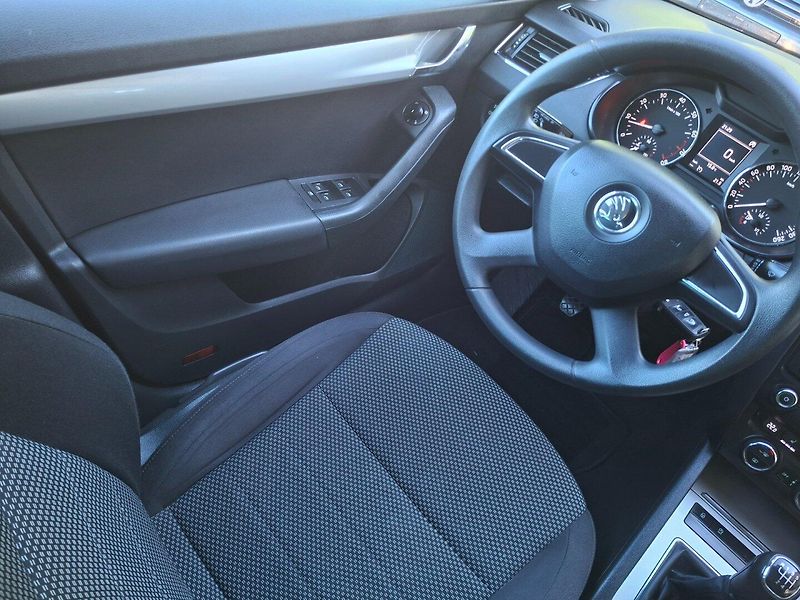 Škoda Octavia (2014) 1.4TSI 103kW 6MAN -1.MAJITEL - fotka 12 z 40