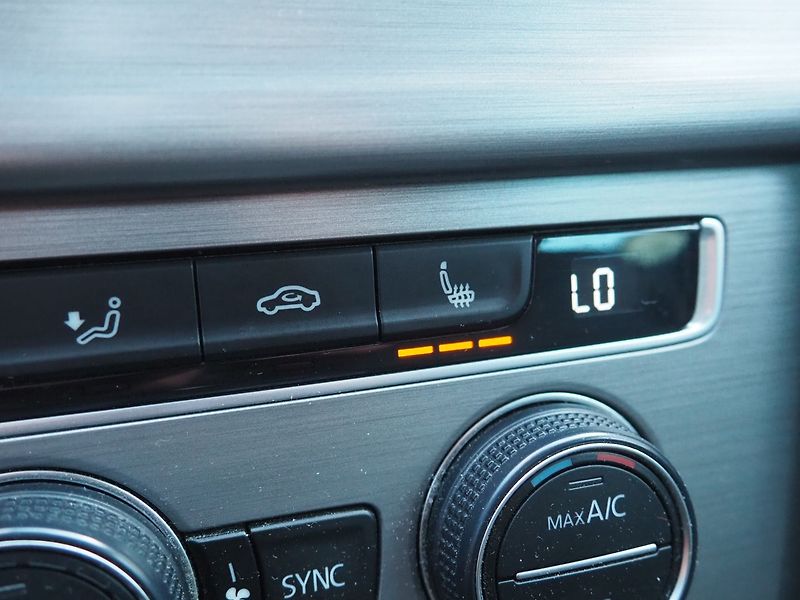 Volkswagen Golf Variant (2014) 2.0 TDI, 110 kW, Navi - fotka 33 z 43