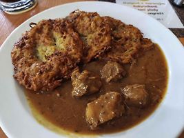 My jsme si objednali Guláš po senicku za 235 korun.