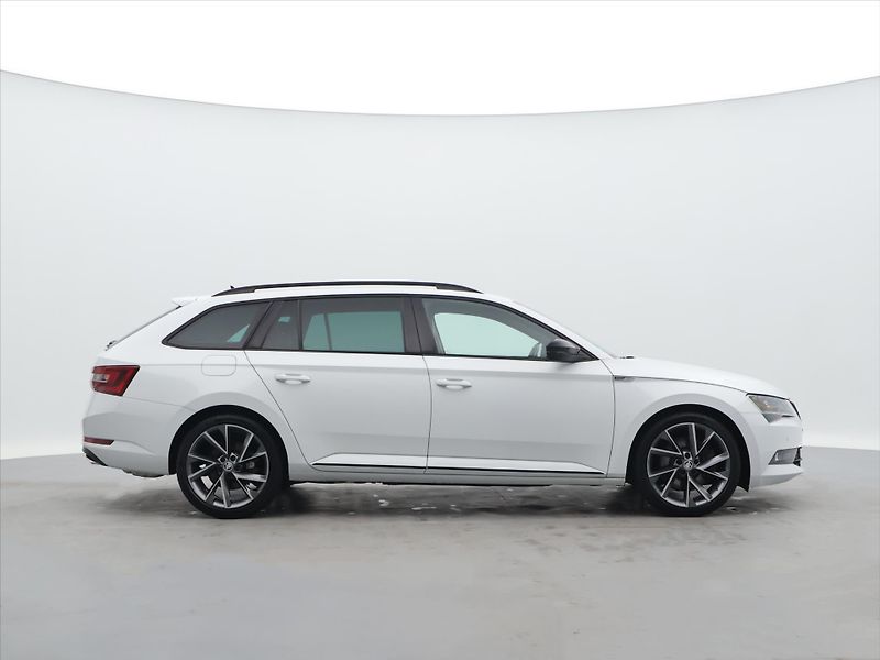Škoda Superb 2.0 TSI 206kW DSG Sportline - fotka 8 z 30