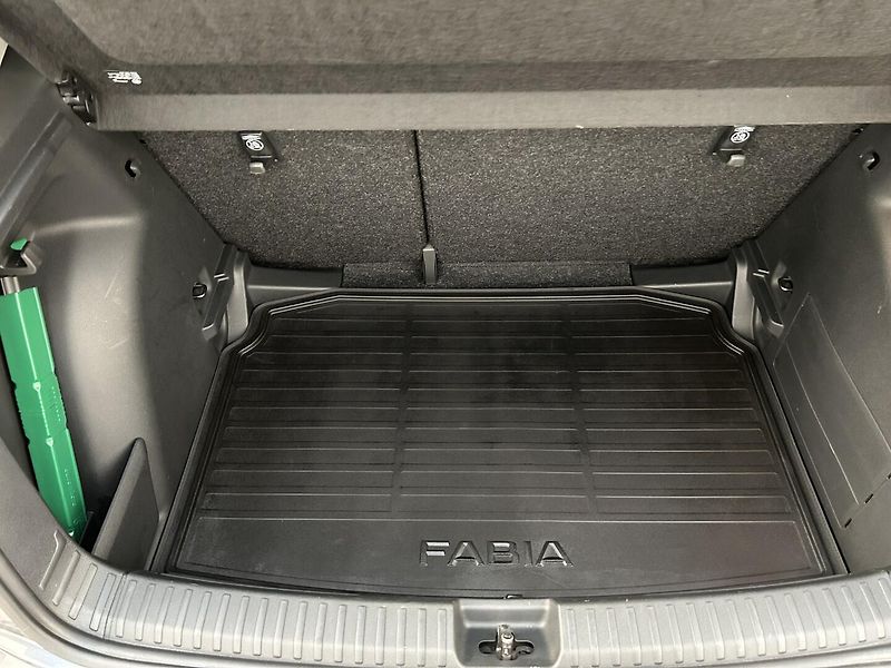 Škoda Fabia 1.0 MPI Selection - fotka 22 z 23