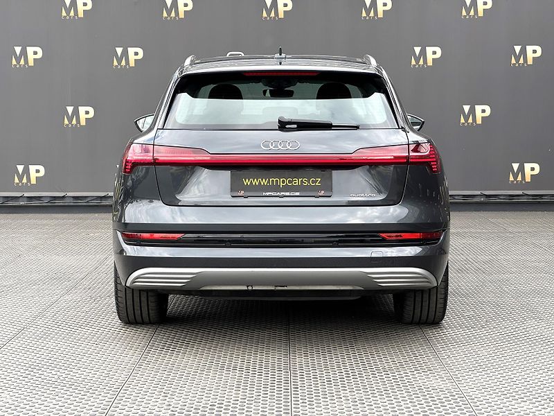 Audi e-tron (2020) Quattro 230kW Advanced, PANO - fotka 8 z 54