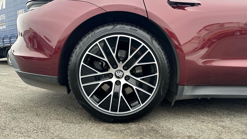 Porsche Taycan Sport Turismo - fotka 11 z 29