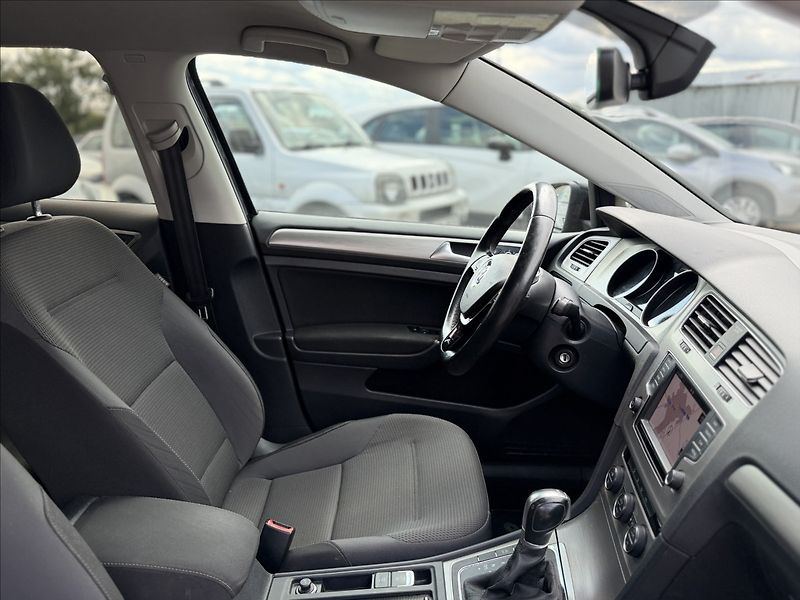 Volkswagen Golf 1,6 TDI 81kW DSG NAVI - fotka 26 z 27