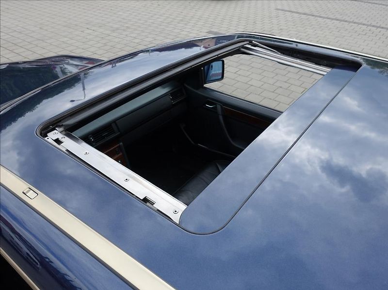 Mercedes-Benz 124 2,0 200 Sportline coupé,AC,TOP - fotka 27 z 28