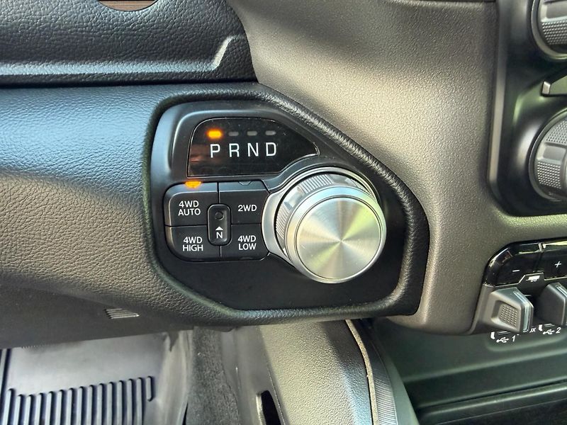 Dodge RAM (2021) +HEMI+SPORT+OFFROAD PAKET+ - fotka 16 z 21