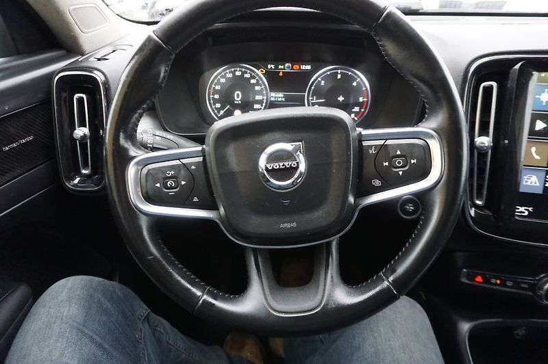 Volvo XC40 (2018) - fotka 14 z 35