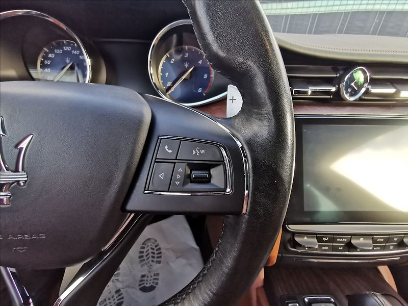 Maserati Quattroporte 3.0 V6 GranLusso - fotka 15 z 27