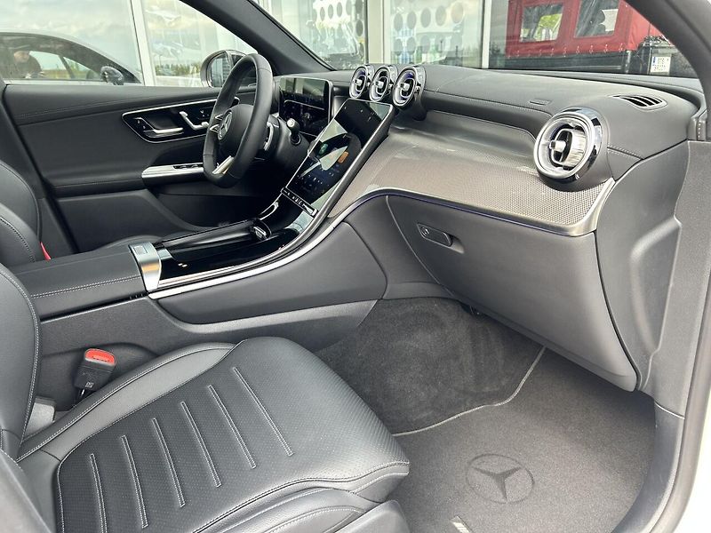 Mercedes-Benz GLC 200d 4MATIC kupé AMG - fotka 15 z 28