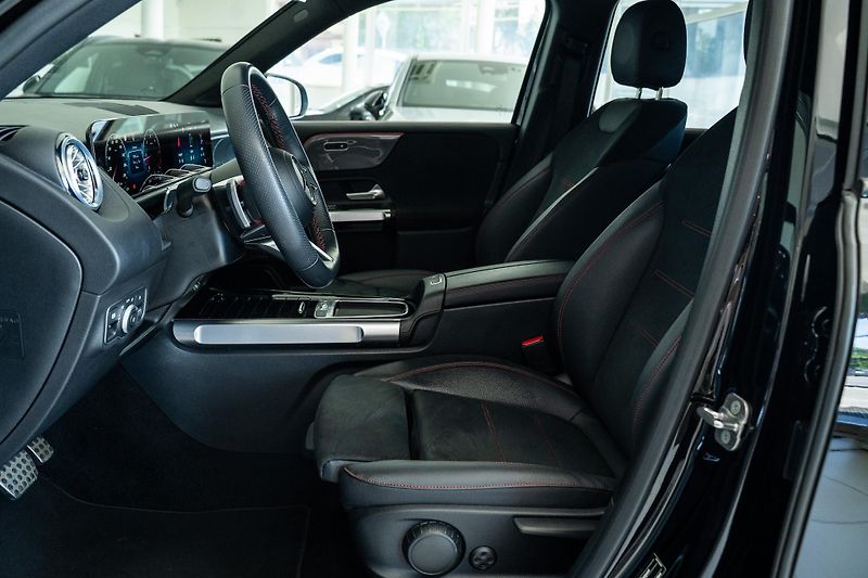 Mercedes-Benz GLB (2025) 200 d 4M/AMGPREMIUM/ESP/LED - fotka 12 z 22