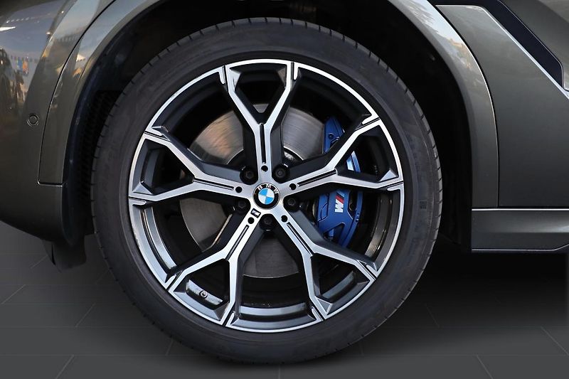 BMW X6 xDrive40d - fotka 7 z 15