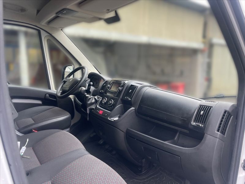 Peugeot Boxer 2,2 BHDi L2H2 Act. - fotka 9 z 11