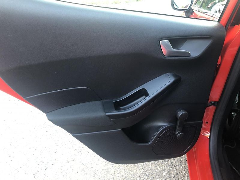 Ford Fiesta (2018) 1,0 NAVI AL kola rezervace - fotka 43 z 69